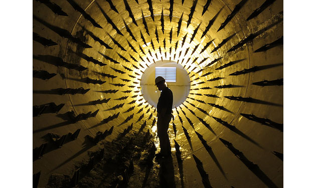 Reviewing status of refractory installation inside the cooler