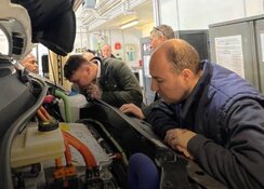 FirstHydrogenInspectingEngine.jpg FirstHydrogenInspectingEngine.jpg