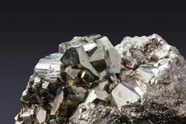 mineral crystals in rock mineral crystals in rock